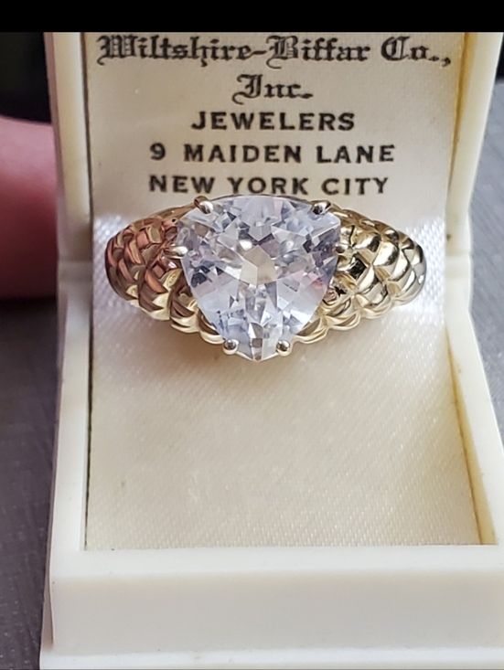 Stampd Jewelry - 10k trillion quartz ring size 9. Can be resized by a jeweler. Stamped 10k genuin